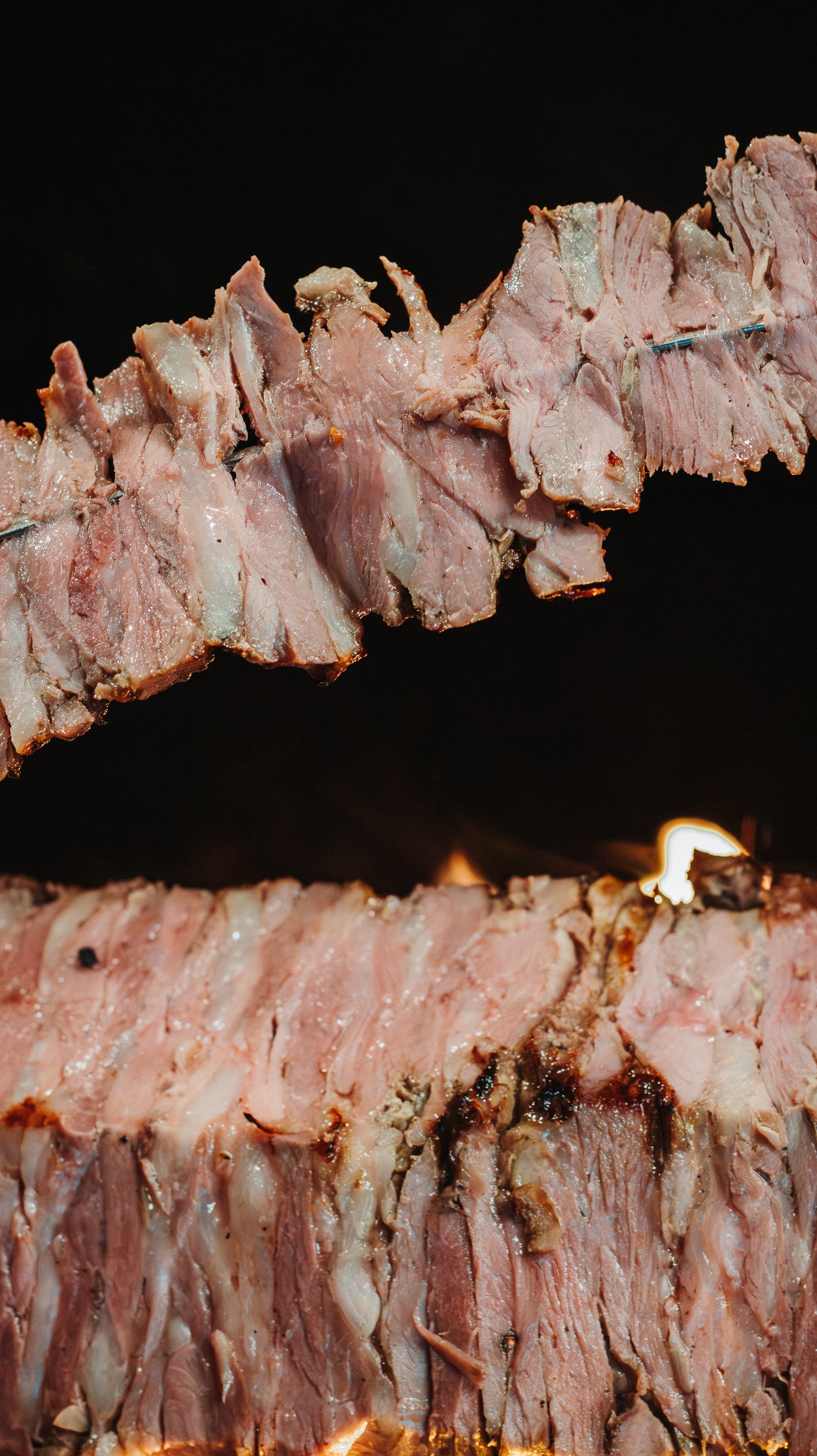 Coals kept low under the skewers