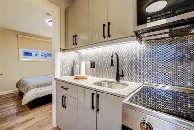 Living + kitchen combo in a cottage
